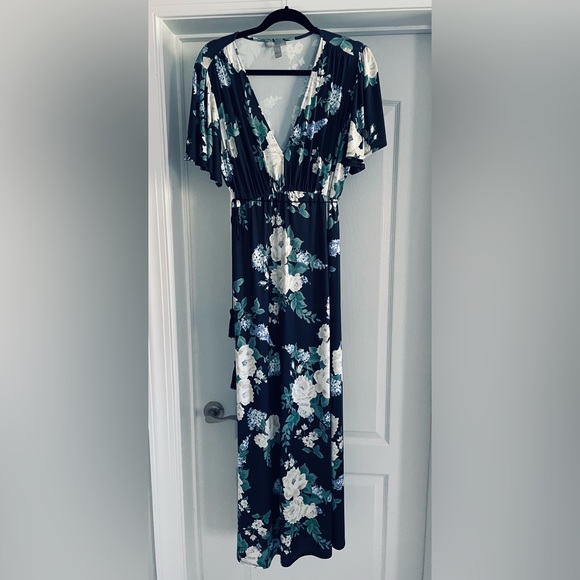 ASOS MATERNITY Curve Floral Flutter Sleeve maxi dress - Picture 3 of 8